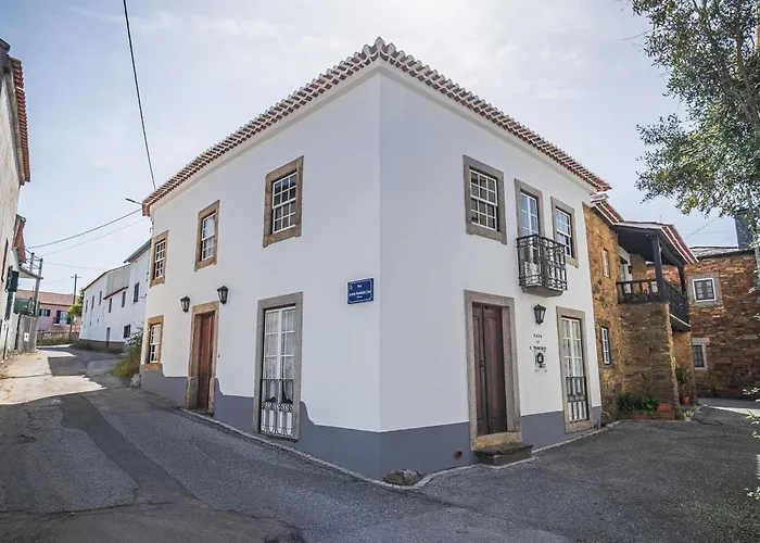 Casas De Sao Francisco Da Cha Gois